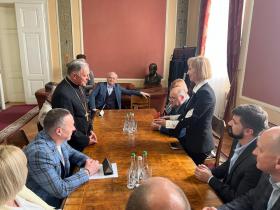 Візит Митрополита Мечислава Мокшицького до Львівської політехніки: пам`ять про святого Івана Павла ІІ та нові горизонти співпраці title=